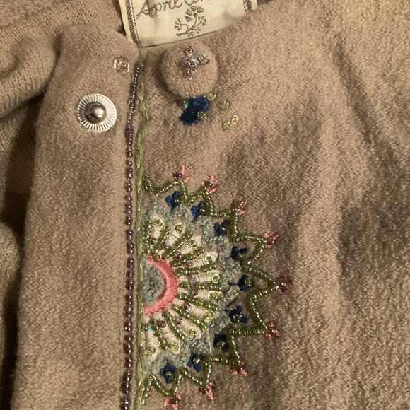 “APRIL CORNELL” 100% Wool Beaded Sweater. - Picture 5 of 14